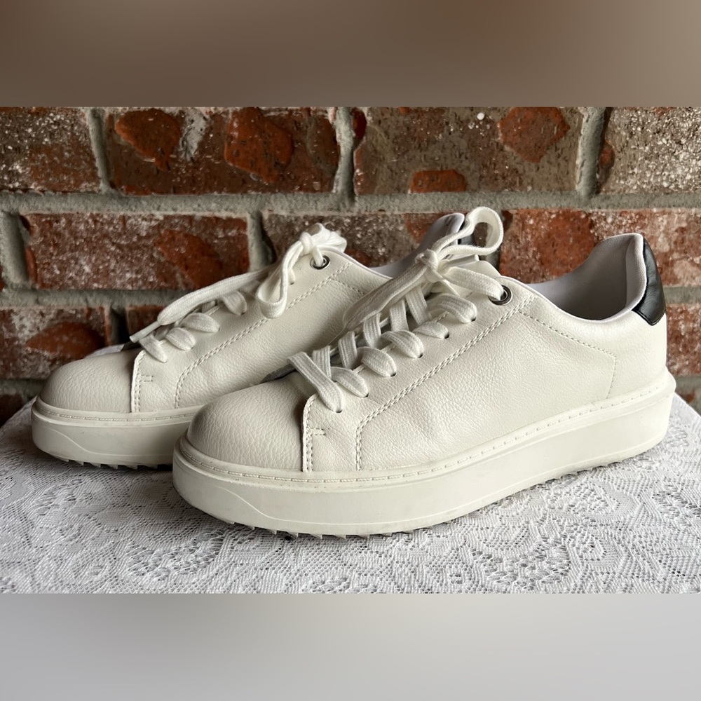 Steve Madden Womens Charlie sneakers size 9.5